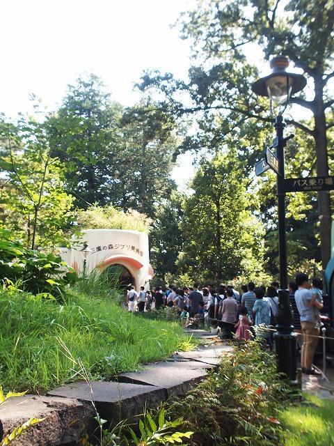 三鷹の森ジブリ美術館 * パティオ 風見豚 屋上のロボット兵 短編